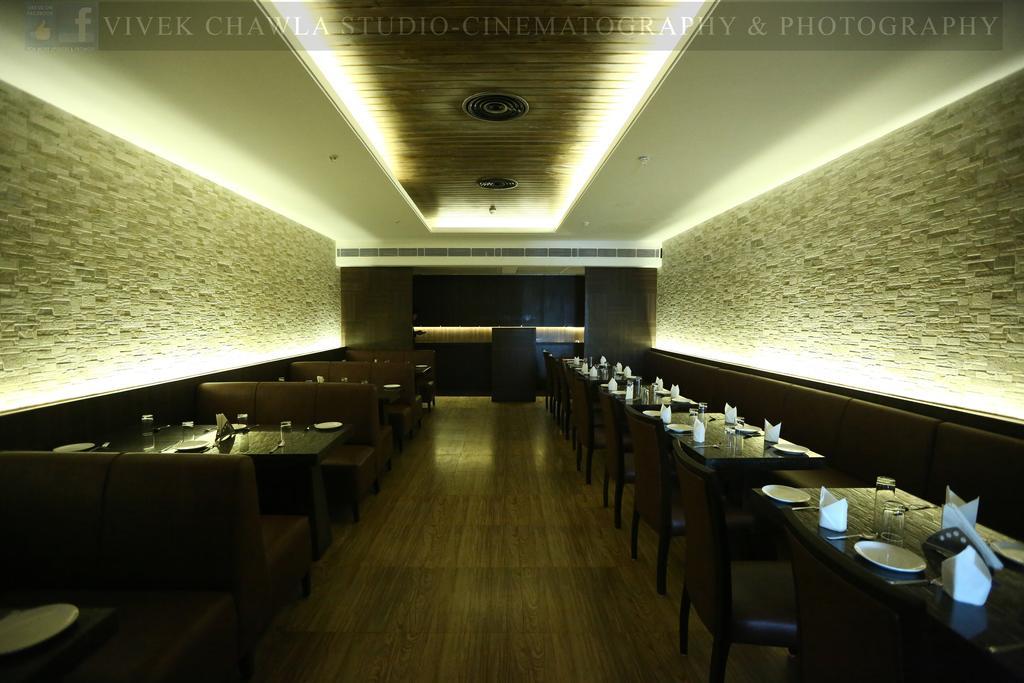 Dee Marks Airport & 4* New Delhi
